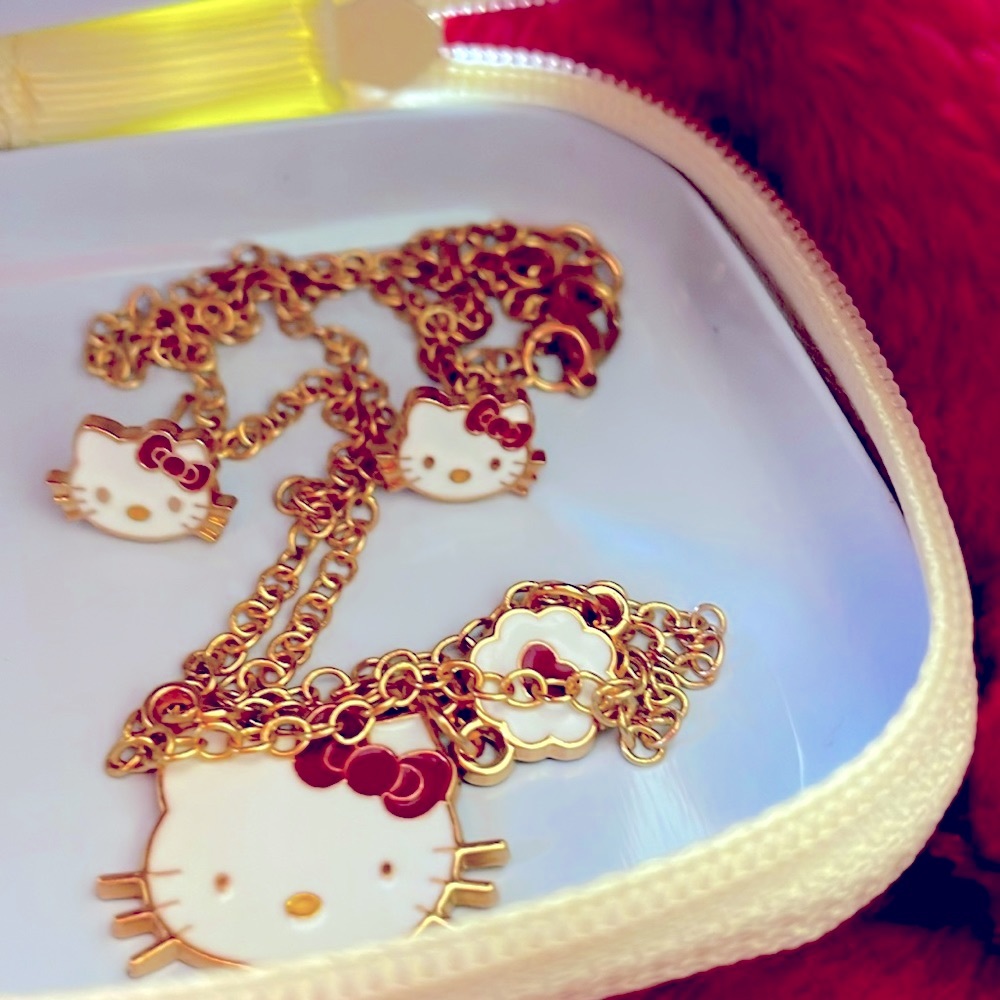 Hello Kitty earrings and necklace set with carrying case!!!